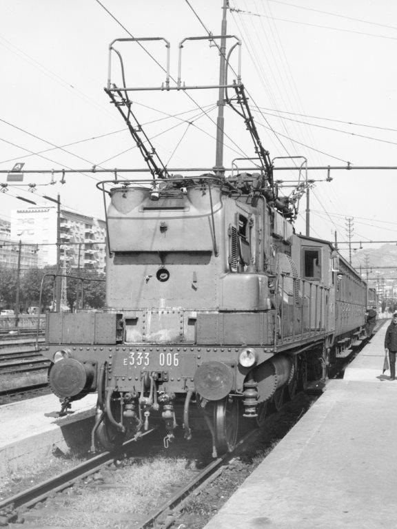 Locomotiva elettrica E 333.006 a Savona Letimbro